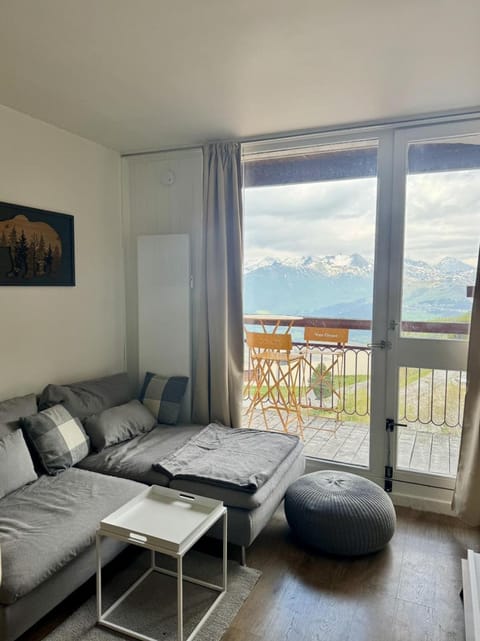 Natural landscape, View (from property/room), Balcony/Terrace, Seating area, Mountain view