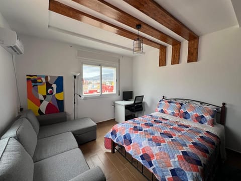 Bed, Photo of the whole room, Seating area, Bedroom