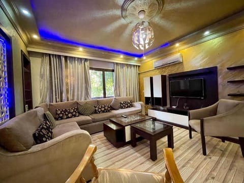 TV and multimedia, Living room, Seating area, Evening entertainment