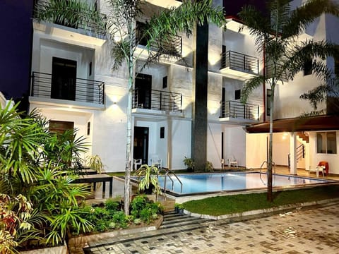 Property building, Garden, Balcony/Terrace, Garden view, Pool view, Swimming pool