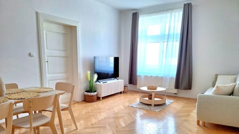 TV and multimedia, Living room, Dining area