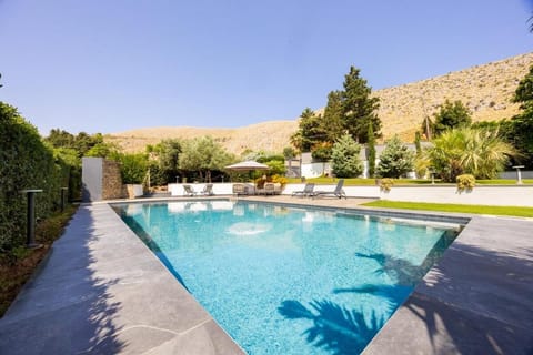 Pool view, Swimming pool, sunbed