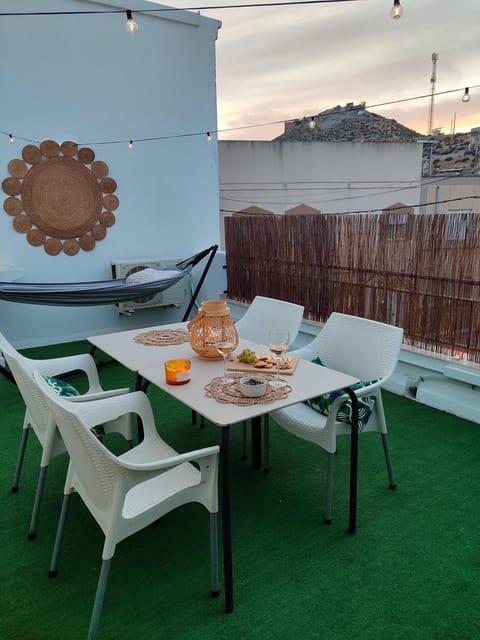 Patio, Spring, Day, Night, Natural landscape, Summer, Balcony/Terrace, Food and drinks, Food