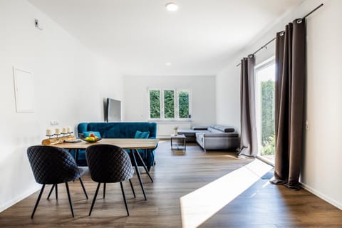TV and multimedia, Living room, Dining area