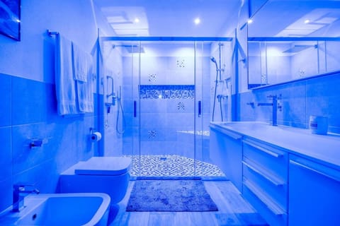 Shower, Bathroom, towels