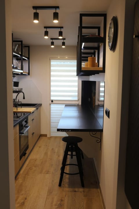 Puerto Duquesa fancy condo overlooking Marina Apartment in Costa del Sol