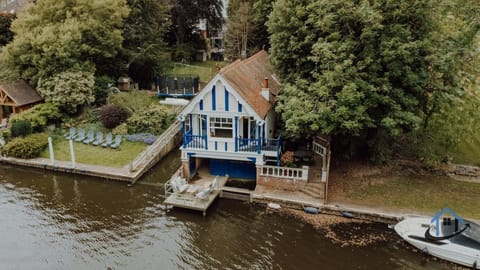 Property building, Day, Balcony/Terrace, River view