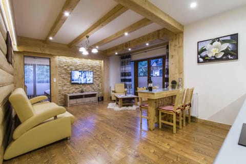 TV and multimedia, Seating area, Dining area