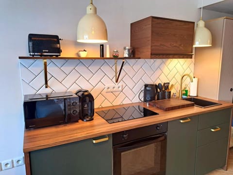 Coffee/tea facilities, stove, toaster