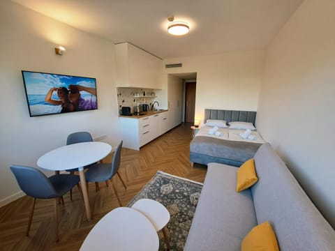 Kitchen or kitchenette, Seating area