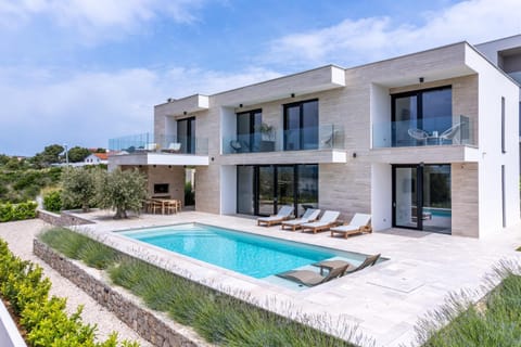 Property building, Facade/entrance, Off site