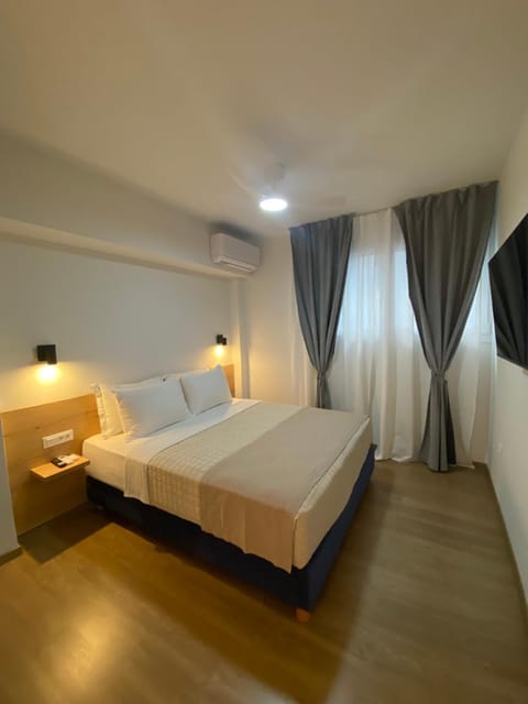 Bed, TV and multimedia, Photo of the whole room
