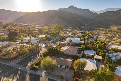 Serene Majestic Views & Walkable to Virtually All House in Cathedral City