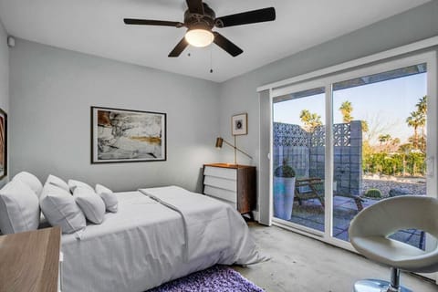 Serene Majestic Views & Walkable to Virtually All House in Cathedral City