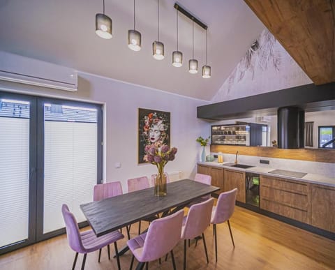 Dining area, kitchen
