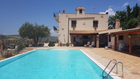Property building, Day, Natural landscape, Summer, Garden view, Mountain view, Pool view, Swimming pool, sunbed