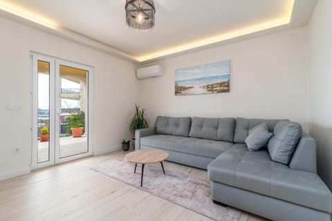 Living room, Seating area, air conditioner