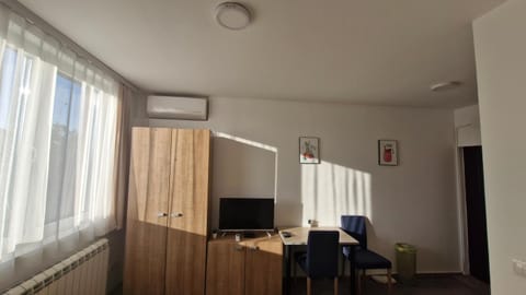 TV and multimedia, air conditioner