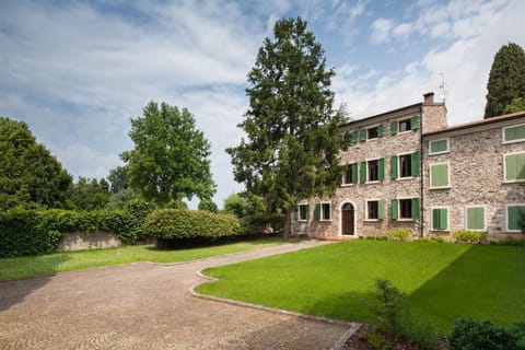 Property building, Facade/entrance, Off site