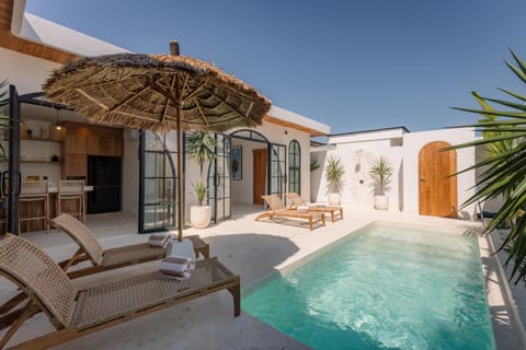 Swimming pool, sunbed