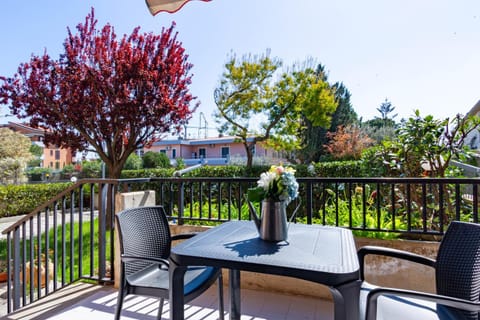 Patio, Day, Garden, Living room, Dining area, Garden view