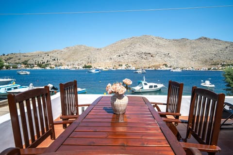Nearby landmark, Communal lounge/ TV room, Day, People, Natural landscape, Activities, Dining area, Evening entertainment, Guests, Lake view, Mountain view, River view, Sea view, children, group of guests