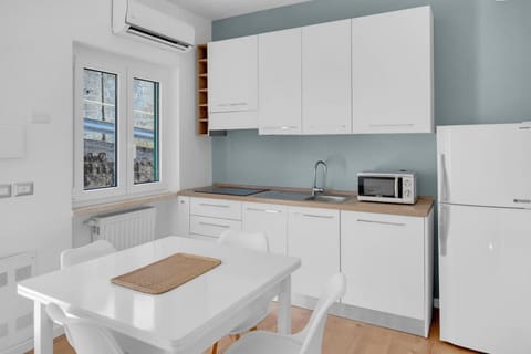 Kitchen or kitchenette, Dining area, dishwasher, oven, stove