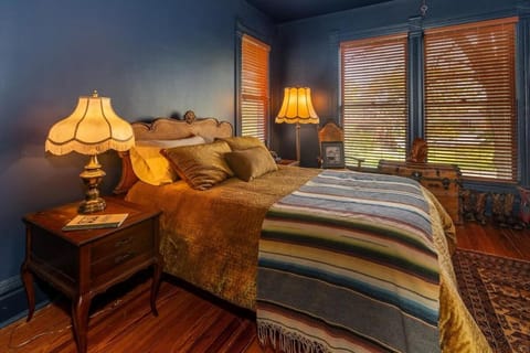 The Nook and Key House in Anna