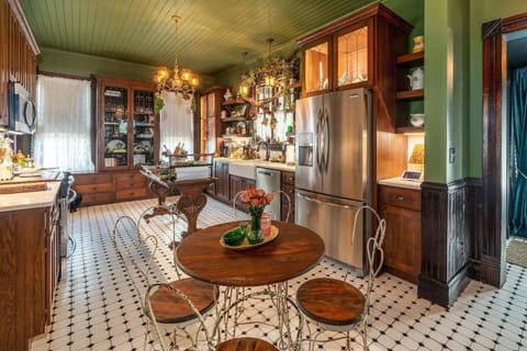 The Nook and Key House in Anna