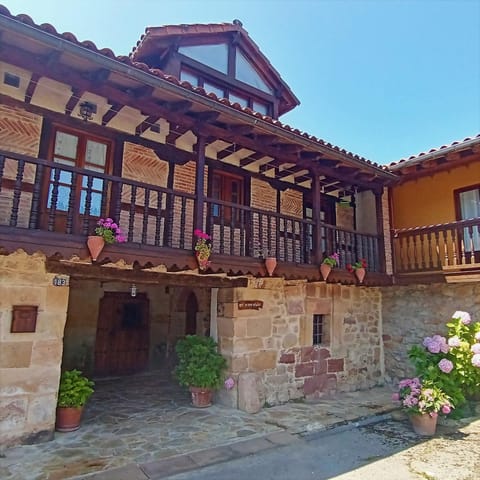 Property building, Facade/entrance, Balcony/Terrace