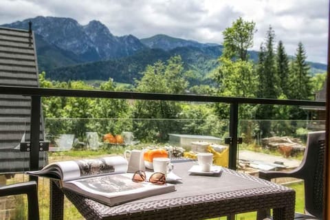 Balcony/Terrace, Mountain view