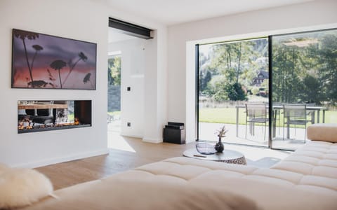 TV and multimedia, Balcony/Terrace, Living room, Photo of the whole room, Seating area, Evening entertainment