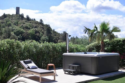 Natural landscape, Hot Tub