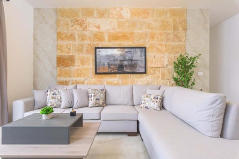 TV and multimedia, Living room, Seating area, air conditioner