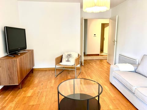 Appartement Spacieux avec jardin, à 5 min à pied de l'abbaye aux Dames et 10 min à pied du centre ville Apartment in Caen