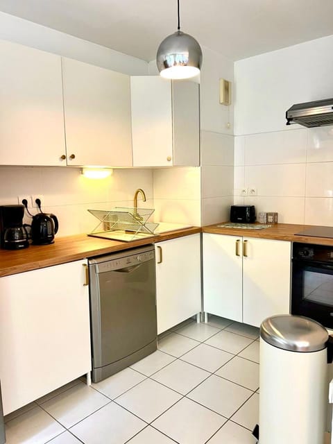 Appartement Spacieux avec jardin, à 5 min à pied de l'abbaye aux Dames et 10 min à pied du centre ville Apartment in Caen