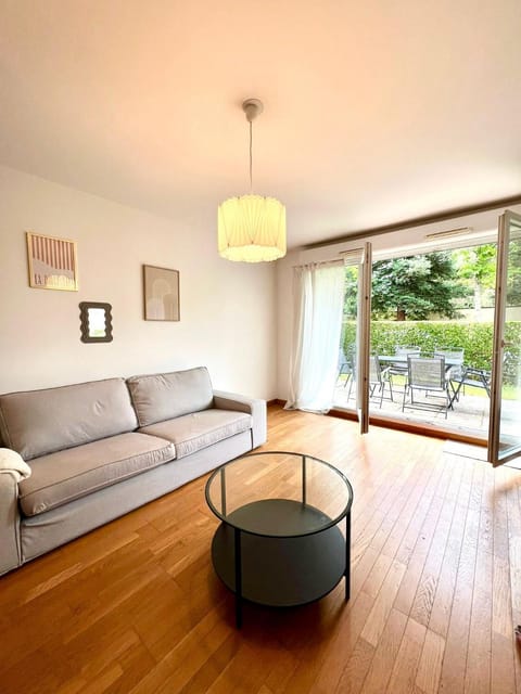 Appartement Spacieux avec jardin, à 5 min à pied de l'abbaye aux Dames et 10 min à pied du centre ville Apartment in Caen