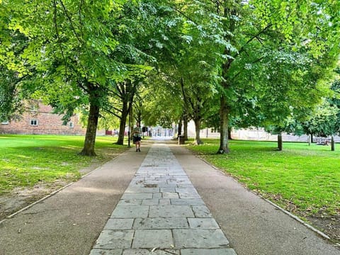 Central Winchester Townhouse House in Winchester