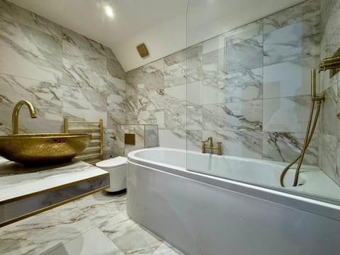 Central Winchester Townhouse House in Winchester