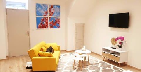Communal lounge/ TV room, Living room