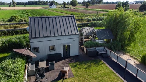 DOMEK Z JACUZZI na Folwarku Żuławskim House in Pomeranian Voivodeship