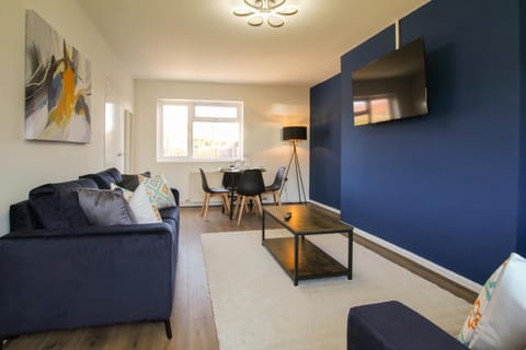 TV and multimedia, Living room, Seating area, Dining area