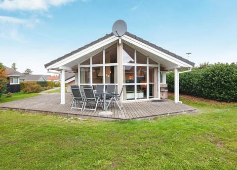Property building, Balcony/Terrace, Garden view
