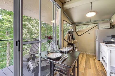 Mtn-View Deck Scenic Glamping Getaway Near Boone! House in Brushy Fork
