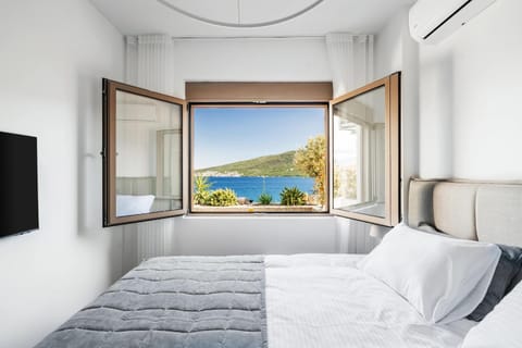 Bed, Natural landscape, TV and multimedia, Bedroom, Mountain view, Sea view