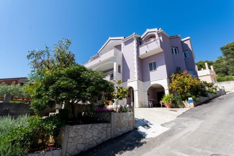 Property building, Facade/entrance, Garden, Area and facilities