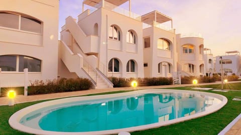 Property building, Day, Pool view, Swimming pool