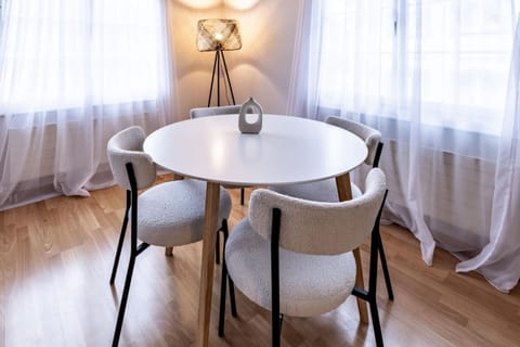 Living room, Seating area, Dining area