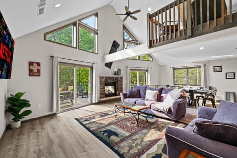 Hot Tub and Community Beach Albrightsville Home! House in Tunkhannock Township