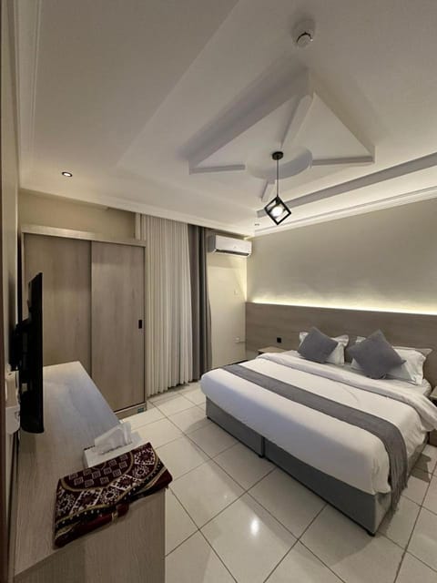 Bed, TV and multimedia, Photo of the whole room, Bedroom, wardrobe